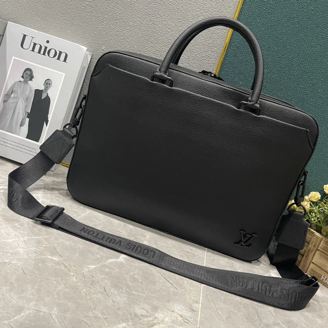 【Louis Vuitton バッグ】PILOT 39.0 x 29.0 x 6.0CM